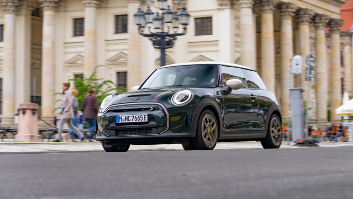 MINI Cooper SE Resolute Edition 2022. Desktop wallpaper