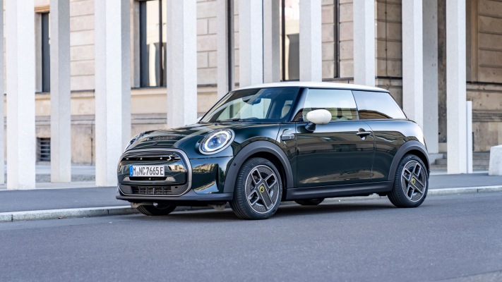 MINI Cooper SE Resolute Edition 2022. Desktop wallpaper