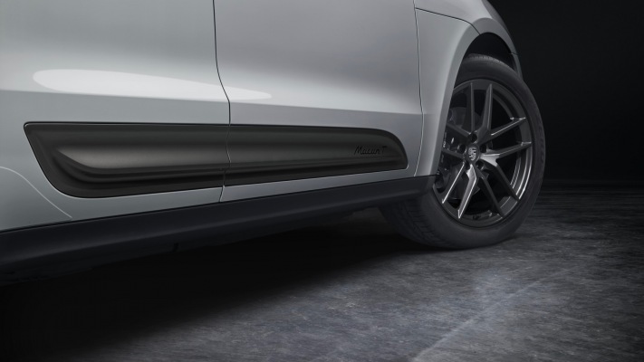 Porsche Macan T 2022. Desktop wallpaper
