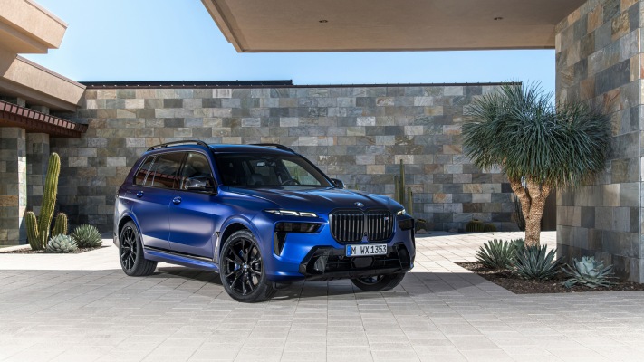 BMW X7 M60i xDrive 2023. Desktop wallpaper