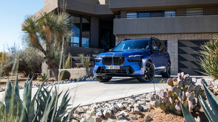 BMW X7 M60i xDrive 2023. Desktop wallpaper