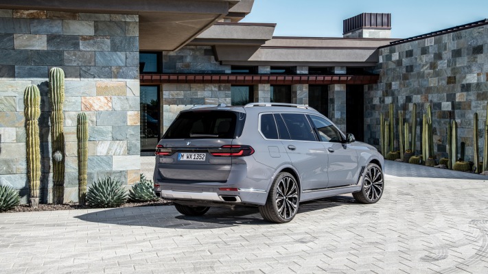 BMW X7 2023. Desktop wallpaper