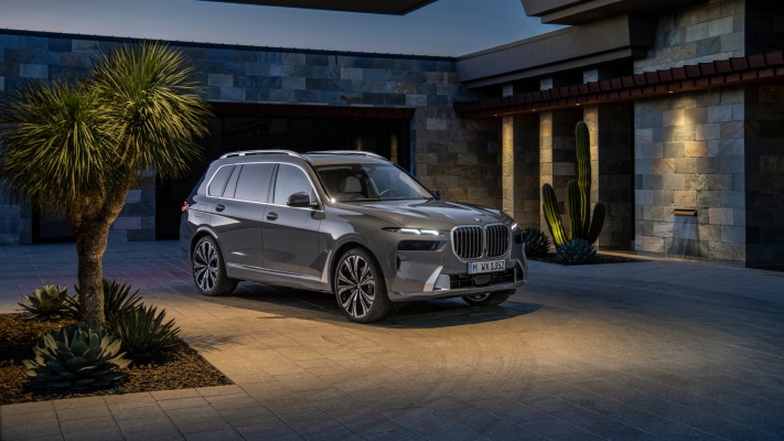 BMW X7 2023. Desktop wallpaper