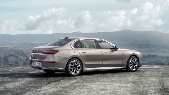 BMW i7 xDrive60 2023. Desktop wallpaper