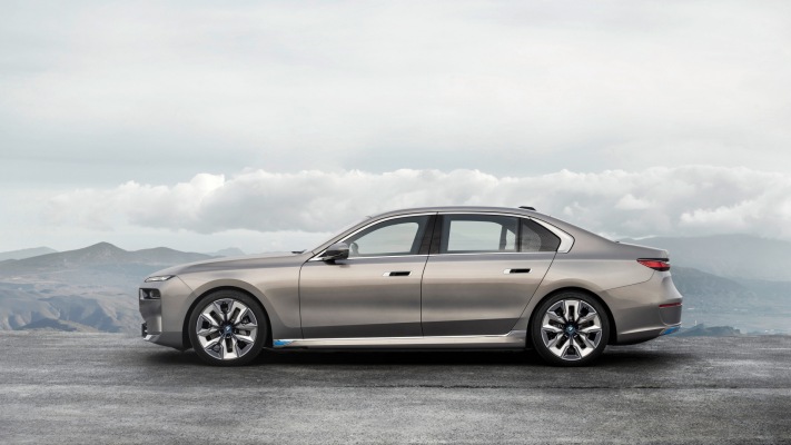 BMW i7 xDrive60 2023. Desktop wallpaper