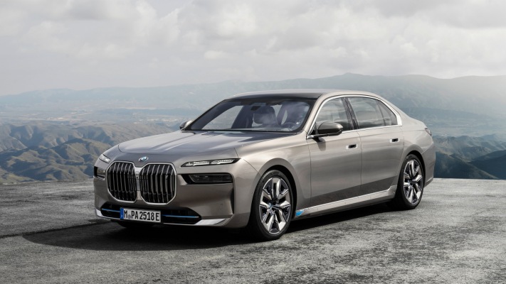 BMW i7 xDrive60 2023. Desktop wallpaper