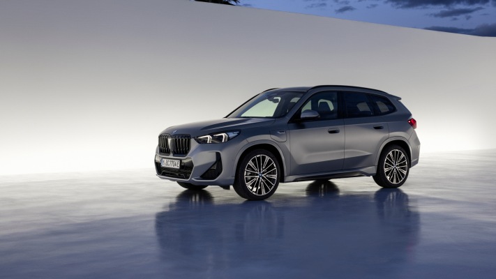 BMW X1 xDrive30e 2023. Desktop wallpaper
