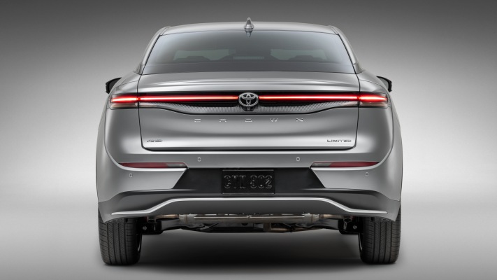 Toyota Crown Crossover Limited 2023. Desktop wallpaper