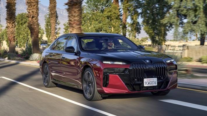 BMW 760i xDrive USA Version 2023. Desktop wallpaper