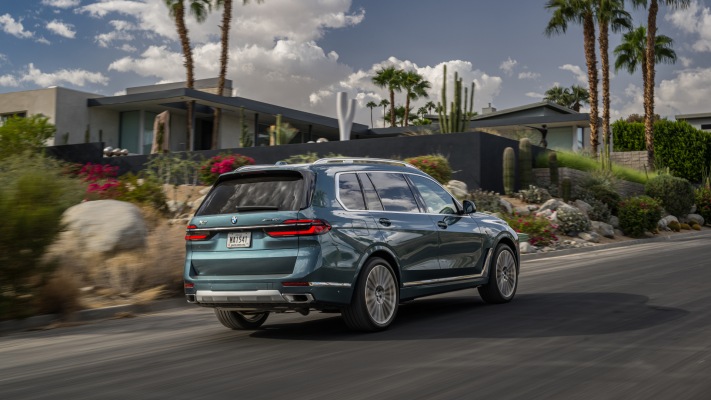 BMW X7 xDrive40i USA Version 2023. Desktop wallpaper