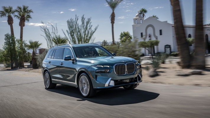 BMW X7 xDrive40i USA Version 2023. Desktop wallpaper