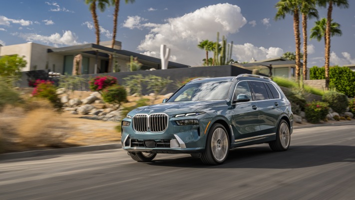 BMW X7 xDrive40i USA Version 2023. Desktop wallpaper