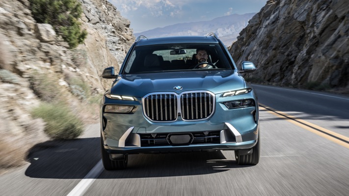 BMW X7 xDrive40i USA Version 2023. Desktop wallpaper