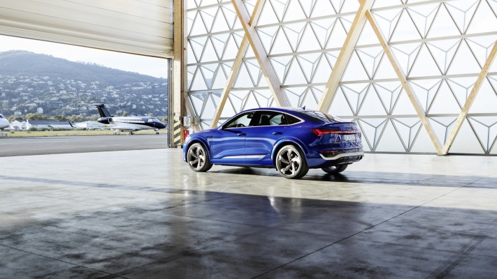 Audi SQ8 Sportback e-tron quattro 2024. Desktop wallpaper
