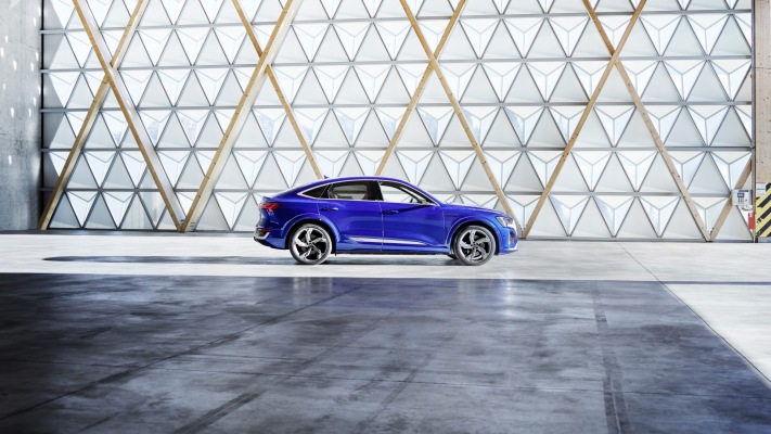 Audi SQ8 Sportback e-tron quattro 2024. Desktop wallpaper