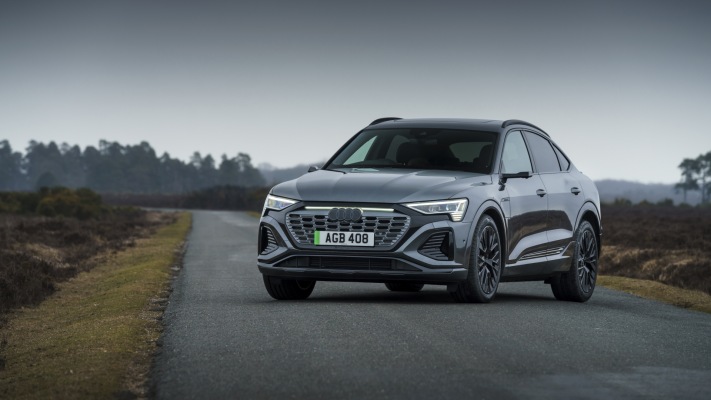 Audi Q8 Sportback e-tron quattro UK Version 2024. Desktop wallpaper