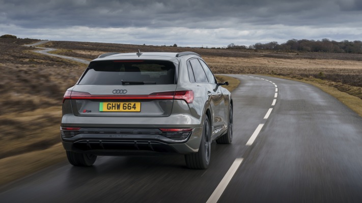 Audi Q8 e-tron quattro UK Version 2024. Desktop wallpaper