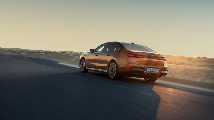 BMW i7 M70 xDrive 2024. Desktop wallpaper