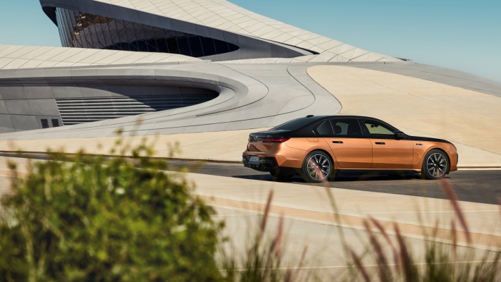 BMW i7 M70 xDrive 2024. Desktop wallpaper