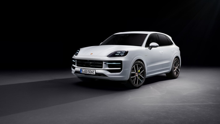 Porsche Cayenne E-Hybrid 2024. Desktop wallpaper