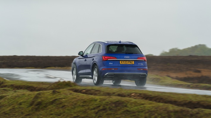 Audi Q5 50 TFSI e quattro UK Version 2023. Desktop wallpaper