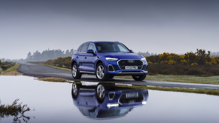 Audi Q5 50 TFSI e quattro UK Version 2023. Desktop wallpaper