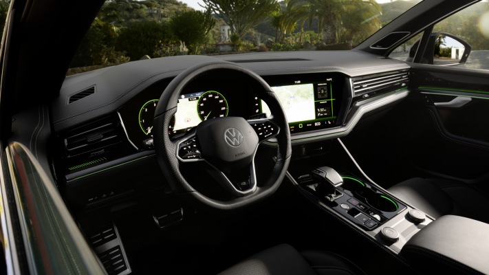 Volkswagen Touareg R-Line 2024. Desktop wallpaper