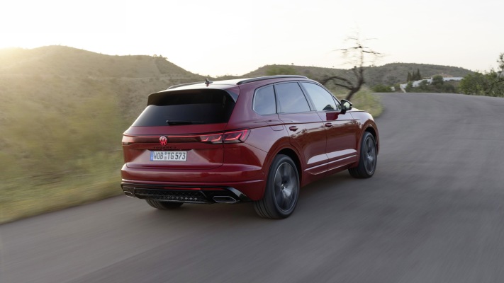 Volkswagen Touareg R-Line 2024. Desktop wallpaper