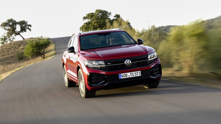 Volkswagen Touareg R-Line 2024. Desktop wallpaper