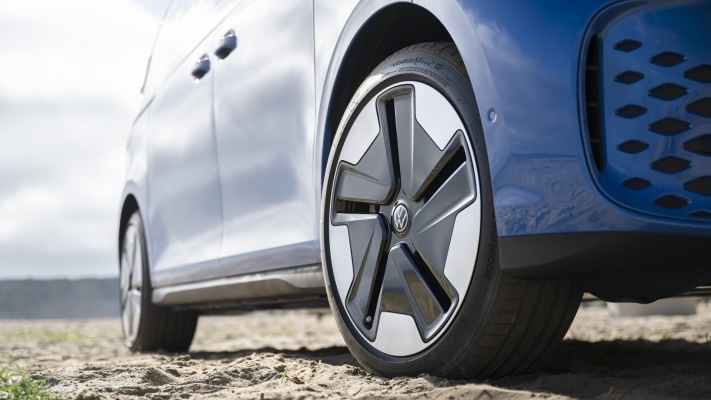 Volkswagen ID. Buzz LWB 2024. Desktop wallpaper
