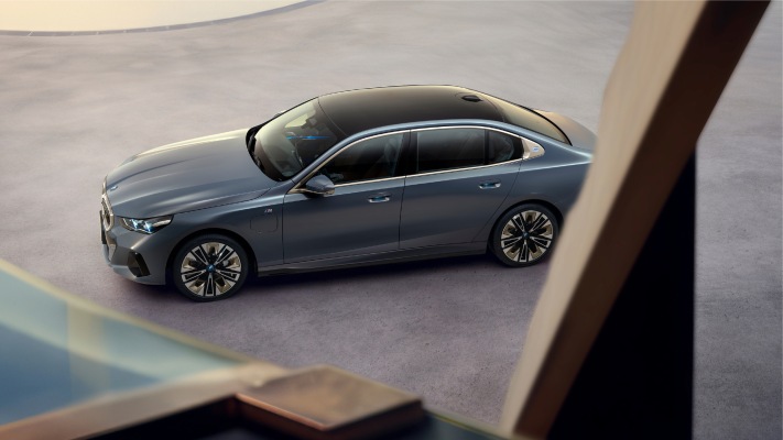 BMW i5 China Version 2024. Desktop wallpaper