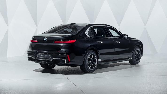 BMW i7 Protection 2024. Desktop wallpaper