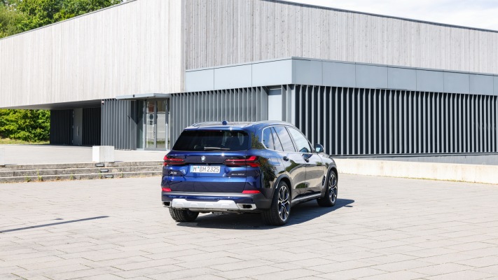 BMW X5 xDrive 30d 2024. Desktop wallpaper