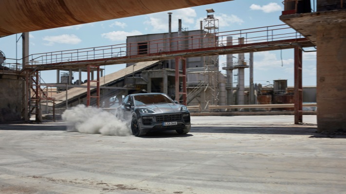 Porsche Cayenne Turbo E-Hybrid Coupe GT Package 2024. Desktop wallpaper