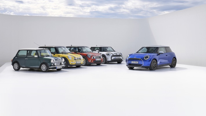 MINI Cooper SE 2024. Desktop wallpaper
