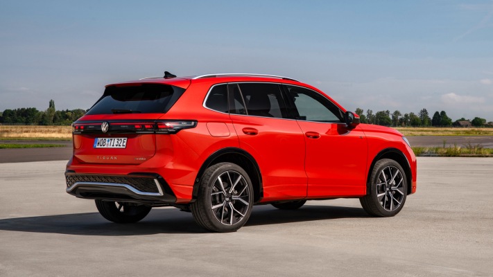Volkswagen Tiguan Hybrid 2024. Desktop wallpaper
