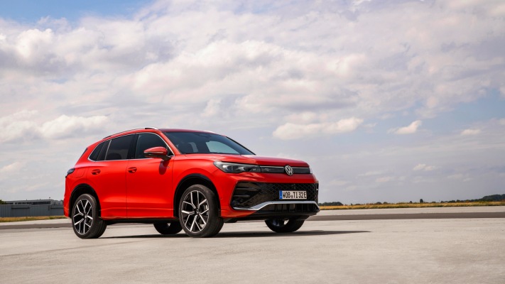 Volkswagen Tiguan Hybrid 2024. Desktop wallpaper