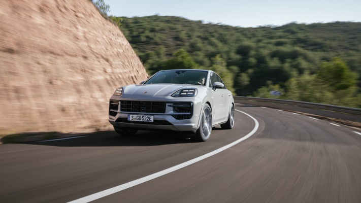 Porsche Cayenne S E-Hybrid Coupe 2024. Desktop wallpaper