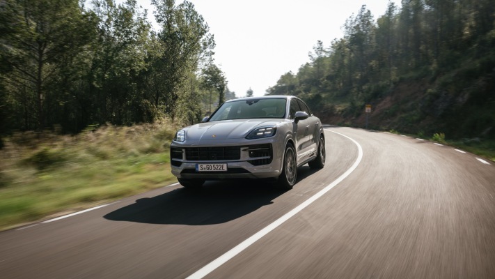 Porsche Cayenne S E-Hybrid Coupe 2024. Desktop wallpaper