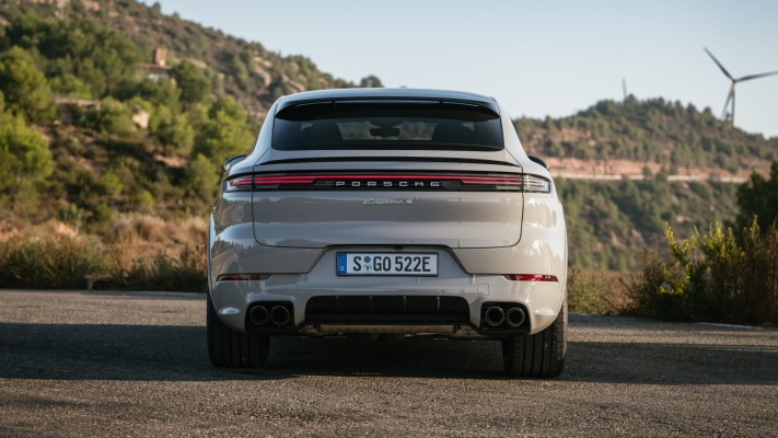 Porsche Cayenne S E-Hybrid Coupe 2024. Desktop wallpaper