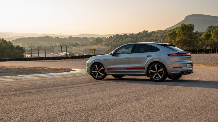 Porsche Cayenne Turbo E-Hybrid Coupe 2024. Desktop wallpaper