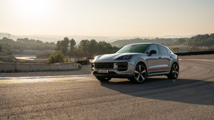 Porsche Cayenne Turbo E-Hybrid Coupe 2024. Desktop wallpaper