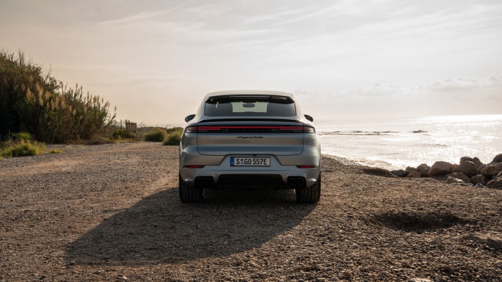 Porsche Cayenne Turbo E-Hybrid Coupe 2024. Desktop wallpaper