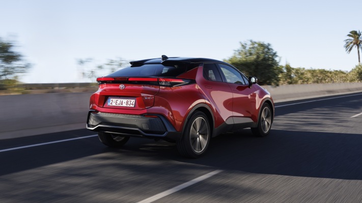 Toyota C-HR High Hybrid 140 2024. Desktop wallpaper