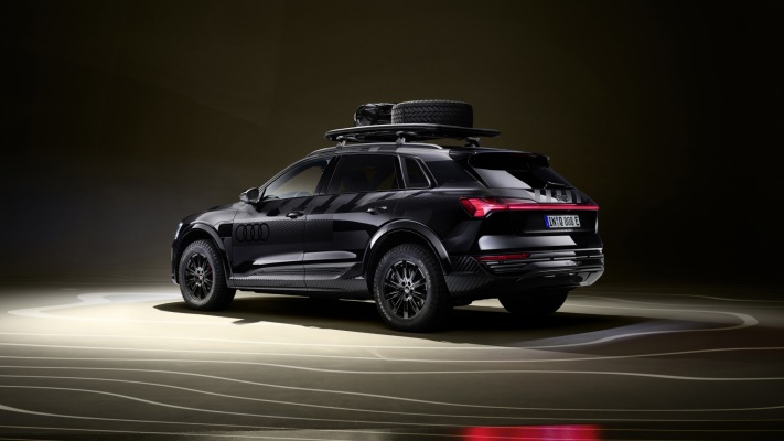 Audi Q8 e-tron Dakar Edition 2024. Desktop wallpaper