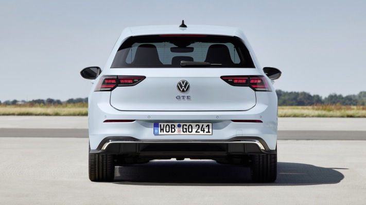 Volkswagen Golf VIII GTE 2024. Desktop wallpaper