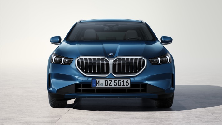 BMW 520d xDrive Touring 2025. Desktop wallpaper