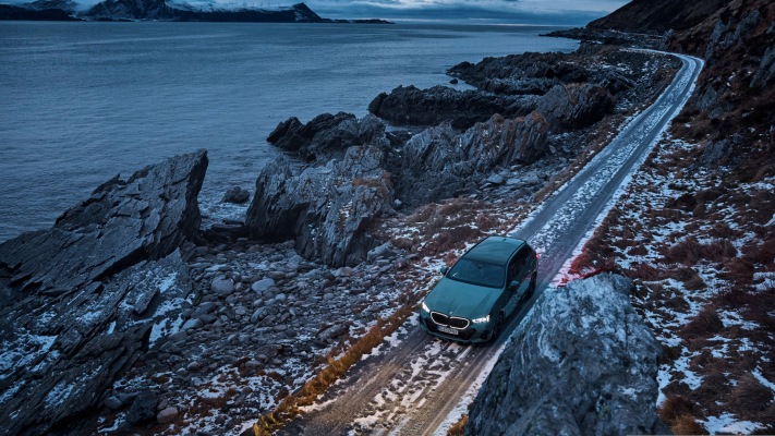 BMW i5 eDrive40 Touring 2025. Desktop wallpaper