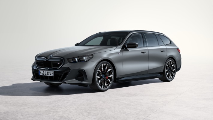 BMW i5 M60 xDrive Touring 2025. Desktop wallpaper
