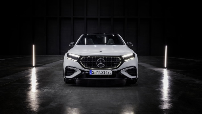 Mercedes-AMG E 53 Hybrid 4MATIC+ 2025. Desktop wallpaper